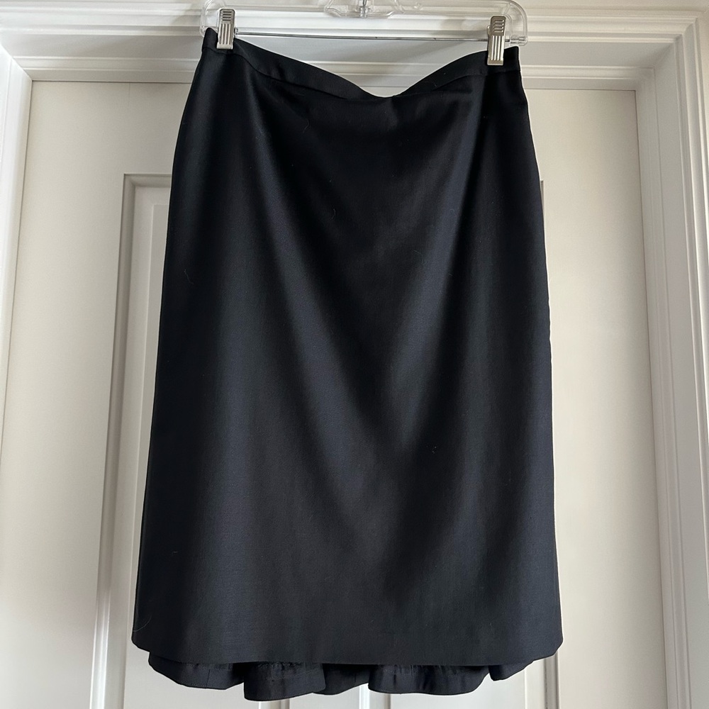 Black J. Crew skirt with bustle detail size 6